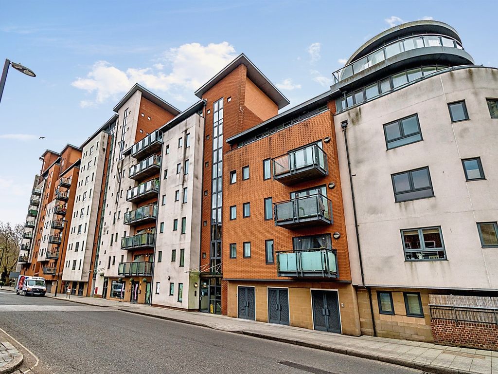 3 bed penthouse for sale in Briton Street, Southampton SO14, £325,000