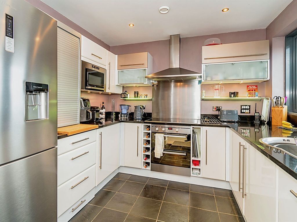 3 bed penthouse for sale in Briton Street, Southampton SO14, £325,000