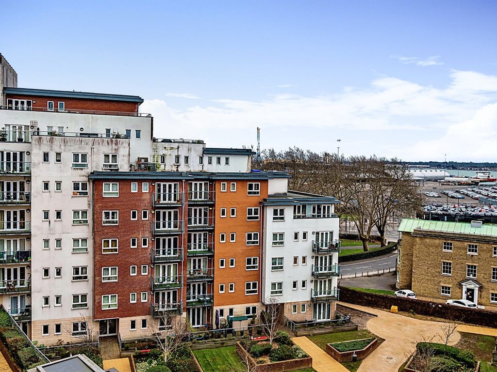 3 bed penthouse for sale in Briton Street, Southampton SO14, £325,000