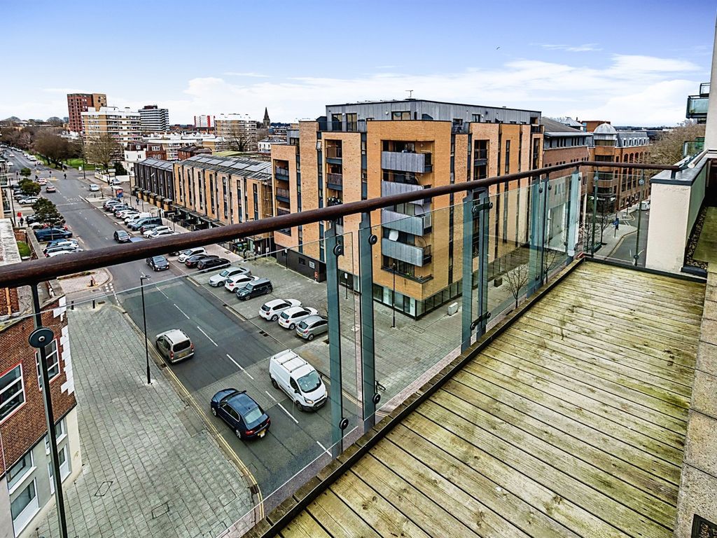 3 bed penthouse for sale in Briton Street, Southampton SO14, £325,000