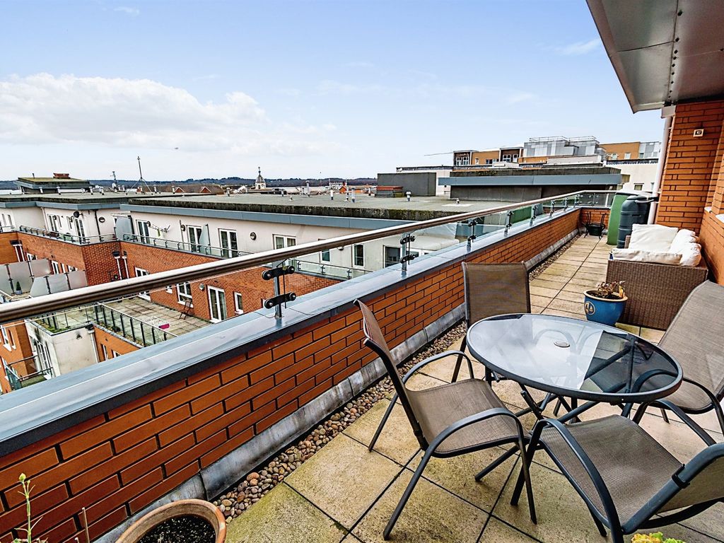 3 bed penthouse for sale in Briton Street, Southampton SO14, £325,000