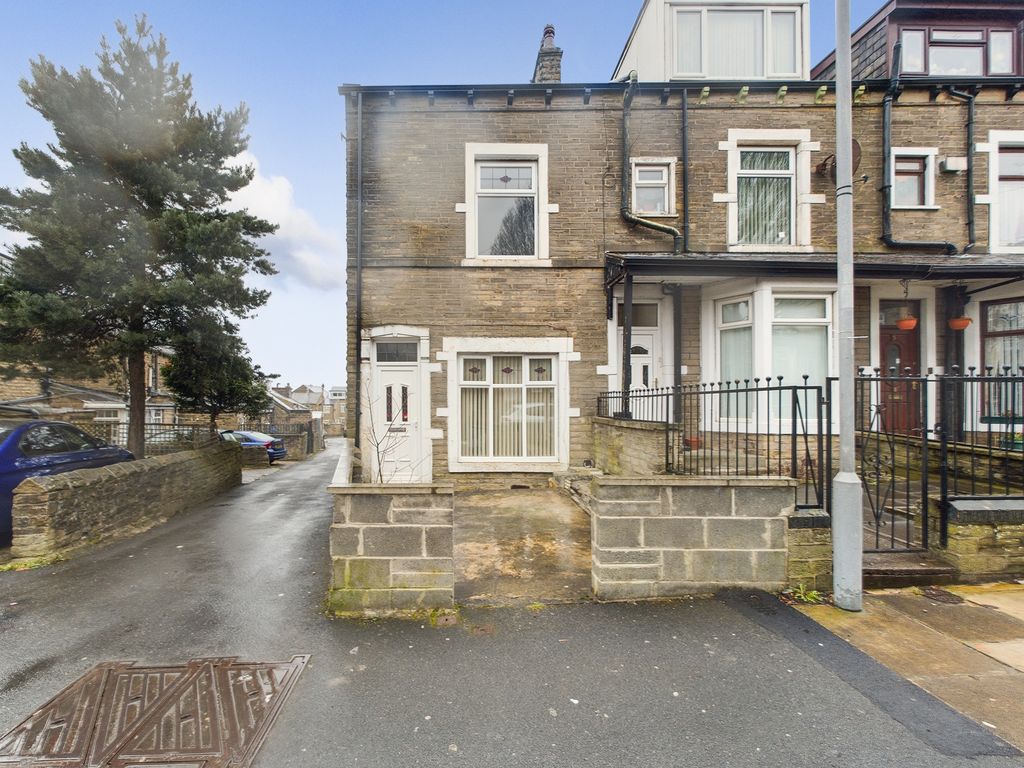 4 bed terraced house for sale in Cumberland Road, Great Horton, Bradford BD7, £150,000