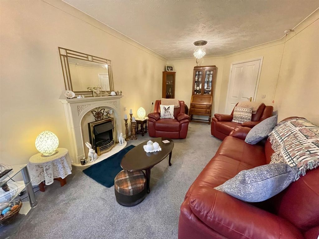 1 bed flat for sale in Retirement Apartment, Haddon Court, Hardwick Mount, Buxton SK17, £114,950