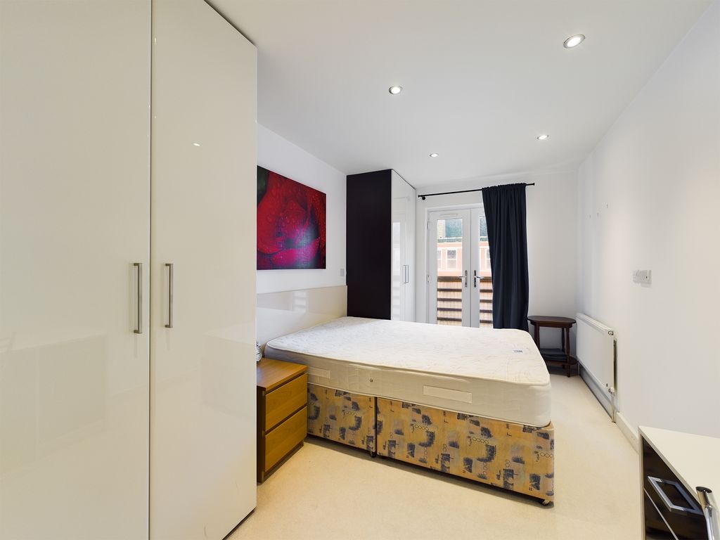2 bed flat for sale in The Sawmill, Dock Street HU1, £129,000