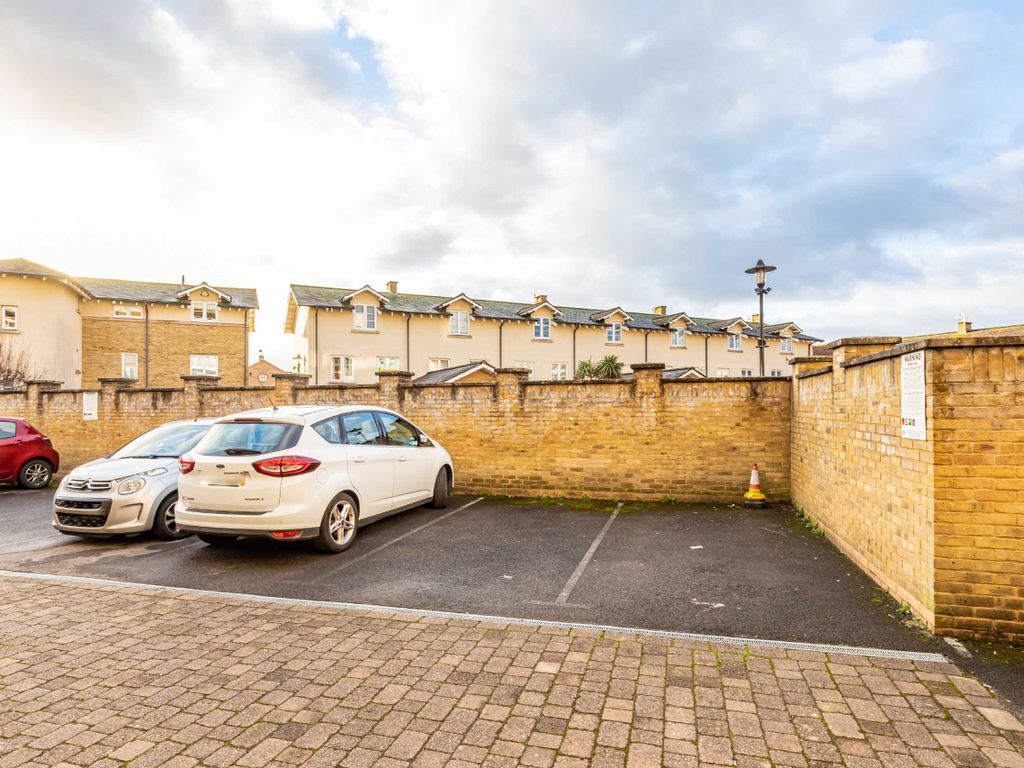 2 bed flat for sale in Hotwell Road, Hotwells, Bristol BS8, £280,000