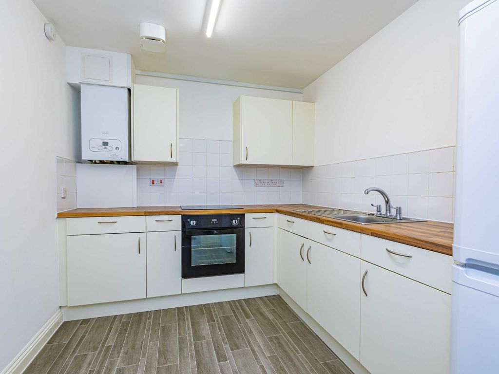 2 bed flat for sale in Hotwell Road, Hotwells, Bristol BS8, £280,000