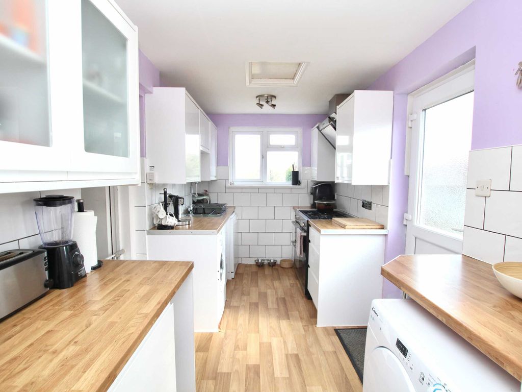 2 bed flat for sale in Hardwick Road, Pill, Bristol BS20, £229,950