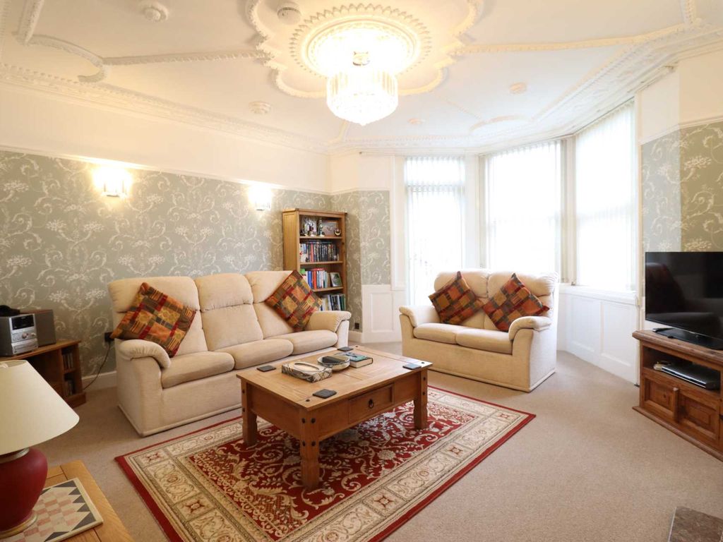 1 bed flat for sale in Queens Road, Hillside BS23, £170,000