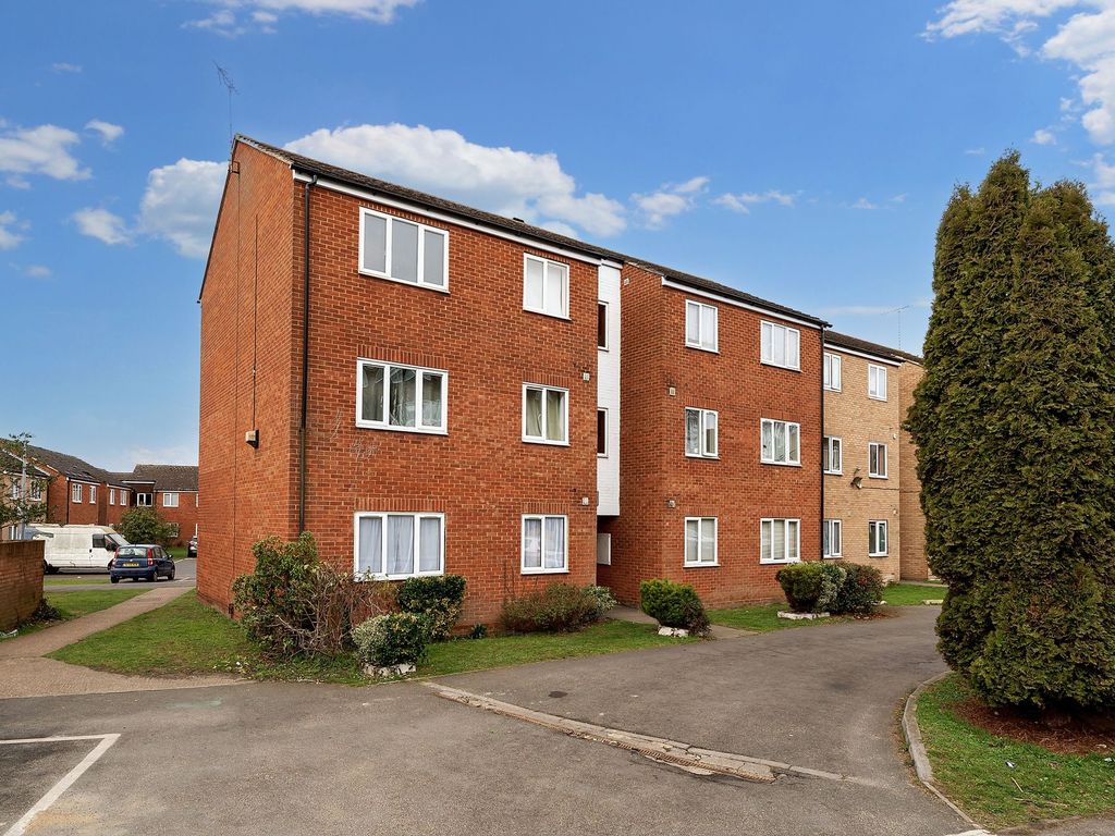 2 bed flat for sale in Benyon Path, South Ockendon RM15, £180,000