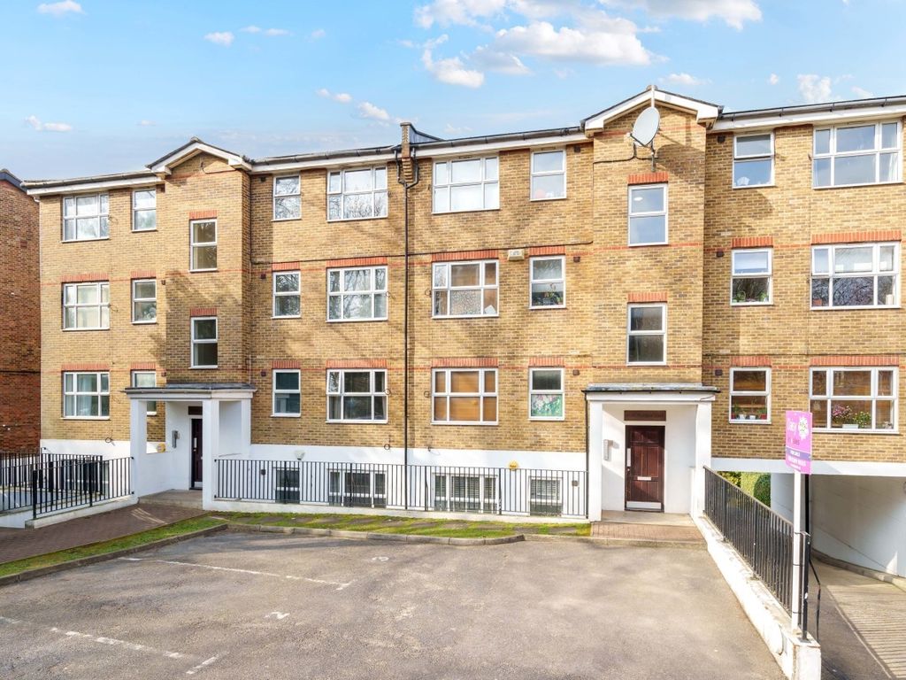 2 bed flat for sale in Wood Vale, London SE23, £270,000