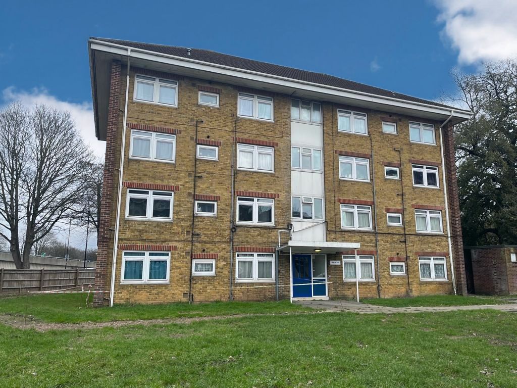 1 bed flat for sale in Old Redbridge Road, Southampton SO15, £105,000