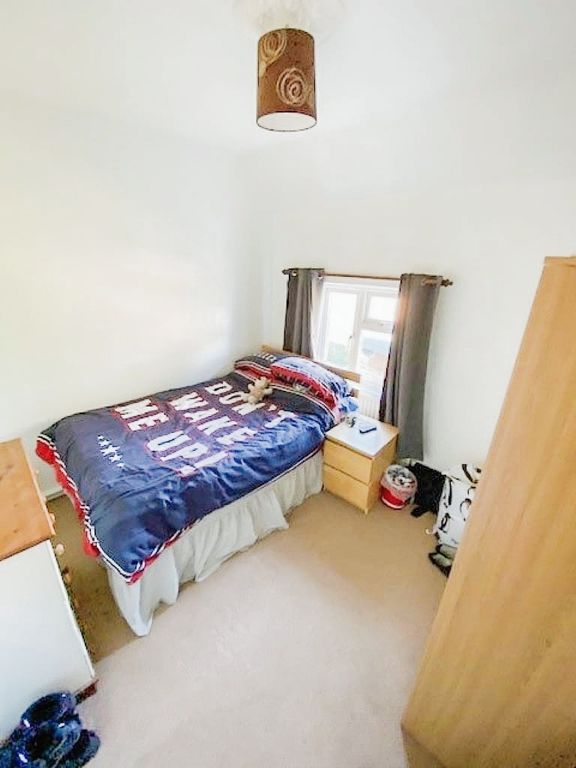 2 bed maisonette for sale in Audley Road, Chippenham SN14, £140,000