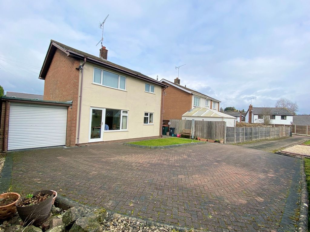 3 bed detached house for sale in Usk Road, Caerleon, Newport NP18, £320,000