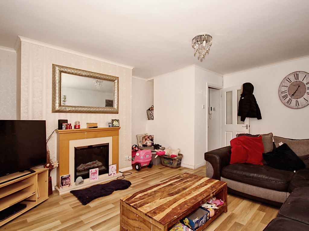 3 bed flat for sale in Fawley Close, Coventry CV3, £90,000