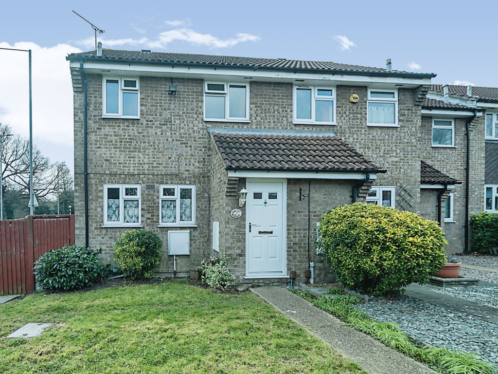 3 bed end terrace house for sale in Timberlog Lane, Basildon, Essex SS14, £230,000