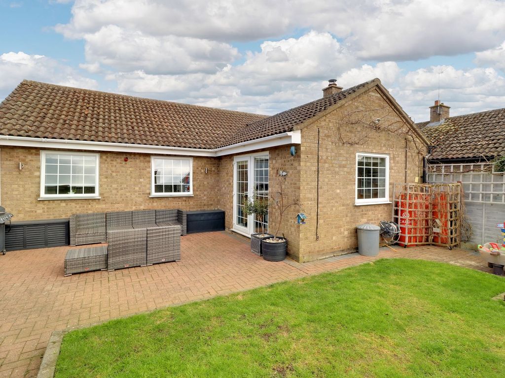 3 bed detached bungalow for sale in King Cob, Stretham CB6, £335,000