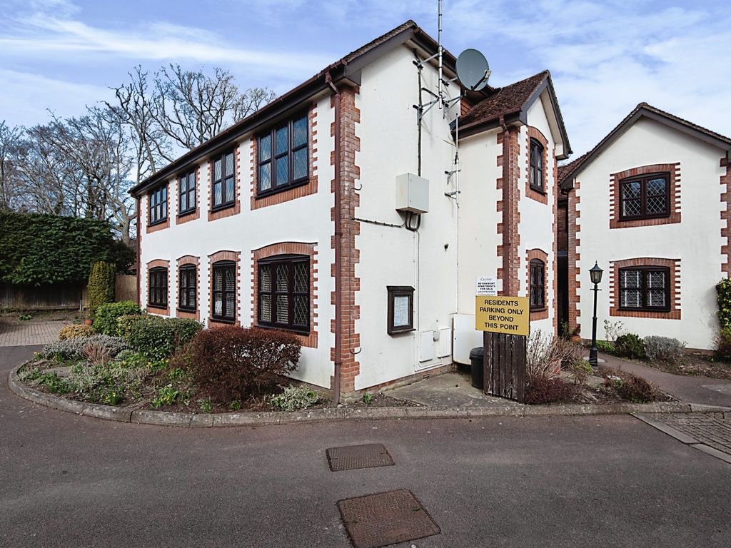 2 bed flat for sale in Spring Meadow, New Road, Midhurst, West Sussex GU29, £170,000