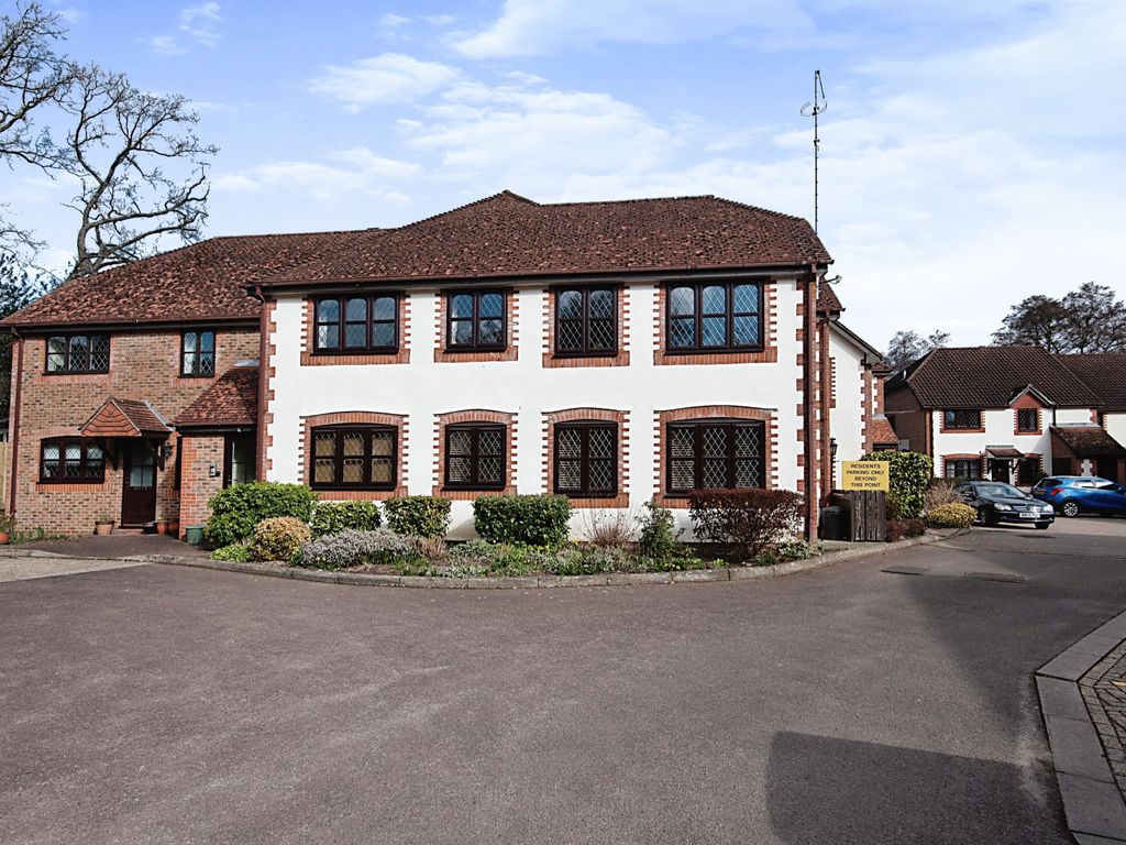 2 bed flat for sale in Spring Meadow, New Road, Midhurst, West Sussex GU29, £170,000