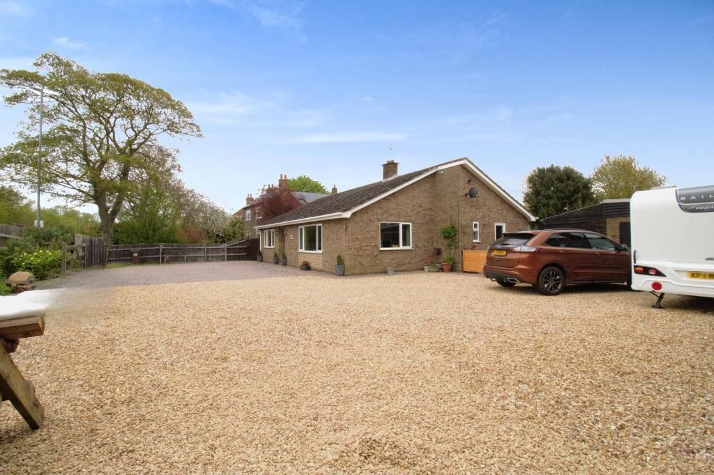2 bed detached bungalow for sale in Main Road, Deeping St Nicholas PE11, £325,000