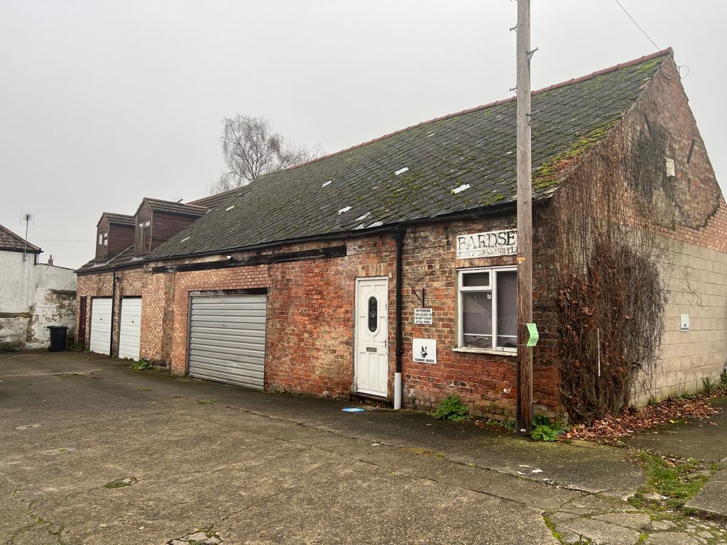 1 bed flat for sale in The Old Stables, Horsefair, Boroughbridge, York, North Yorkshire YO51, £300,000