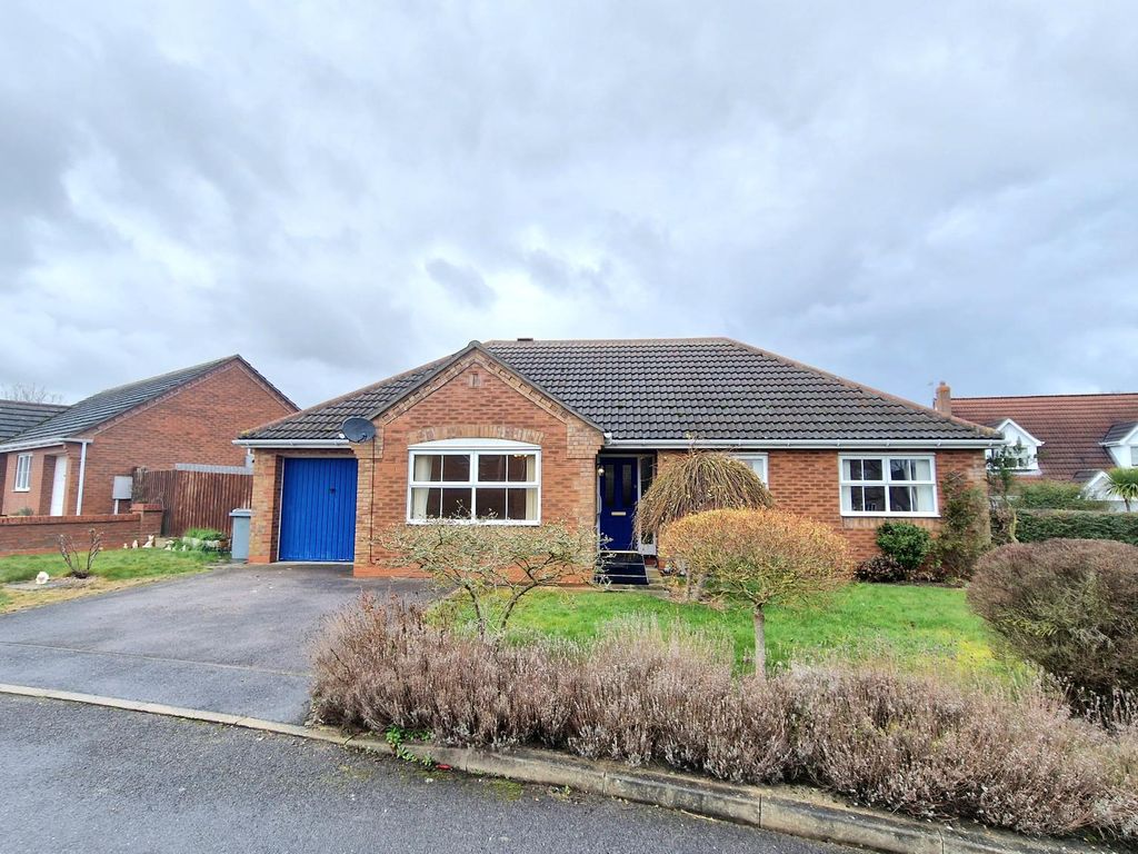 3 bed detached bungalow for sale in Kime Close, Folkingham NG34, £315,000