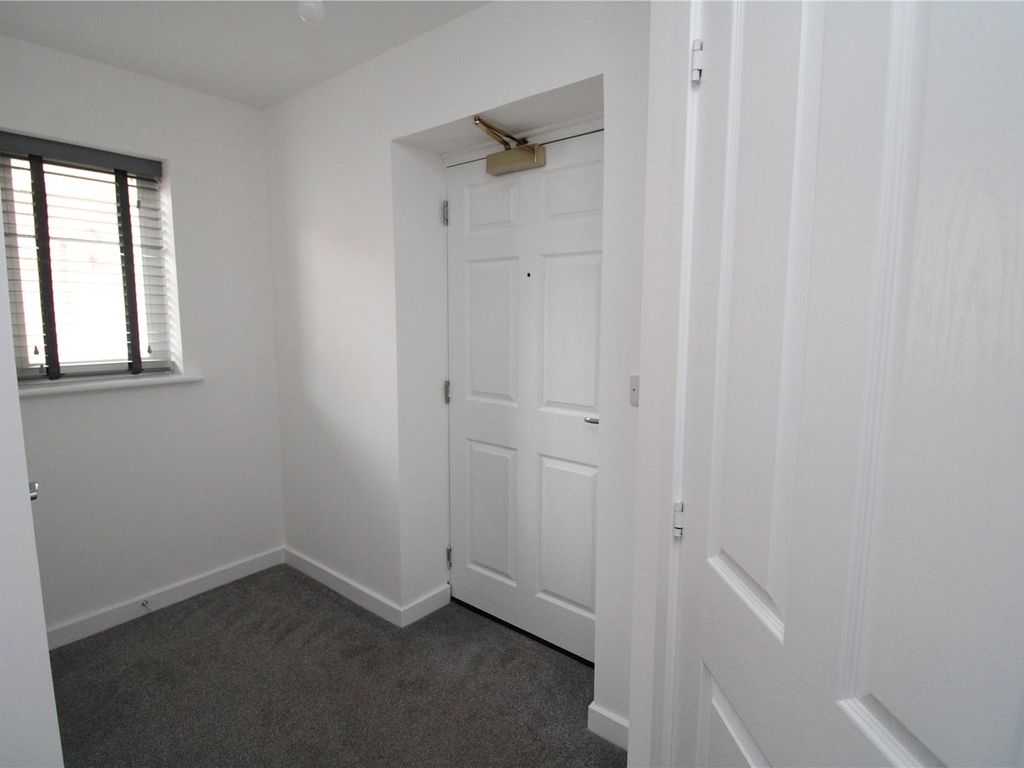 1 bed flat for sale in Coatley Close, Coate, Swindon SN3, £132,000