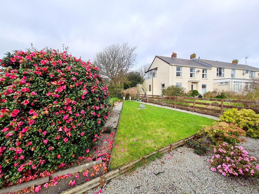 2 bed flat for sale in Trengrouse Way, Helston TR13, £135,000