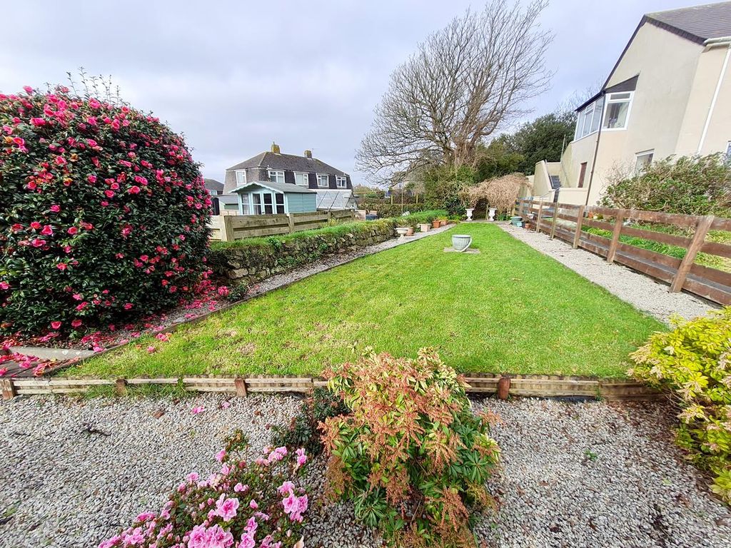 2 bed flat for sale in Trengrouse Way, Helston TR13, £135,000