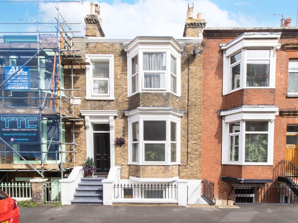 1 bed flat for sale in Addington Road, Margate CT9, £160,000