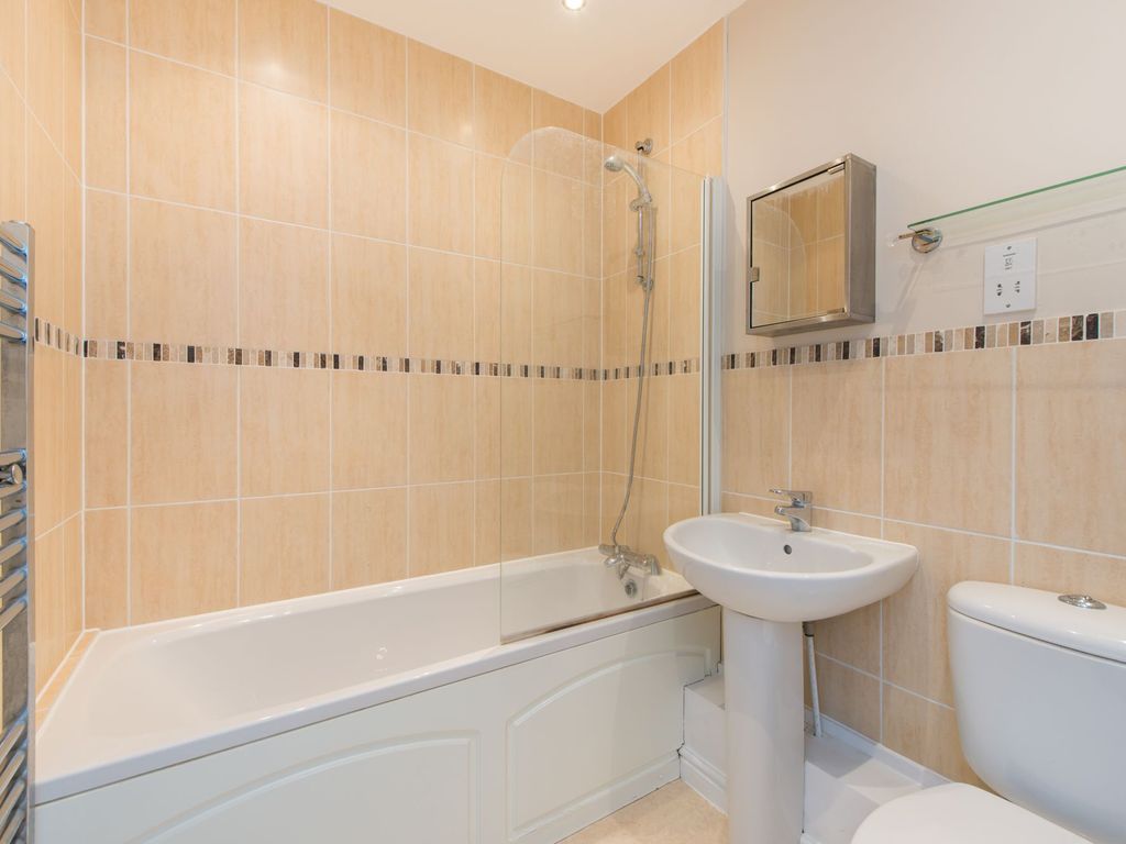 2 bed flat for sale in High Street, St. Lawrence CT11, £170,000