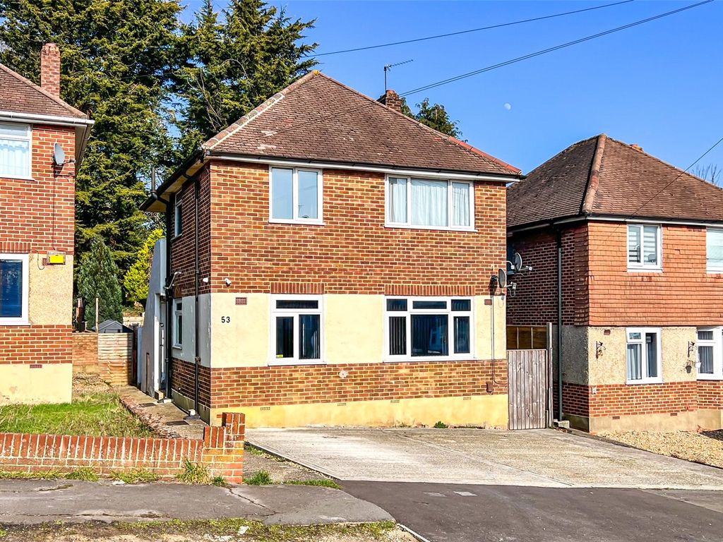 2 bed maisonette for sale in Vale Drive, Southampton, Hampshire SO18, £160,000