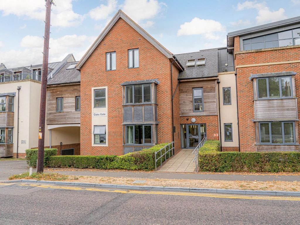 2 bed flat for sale in Oaks Road, Oaks Gate Oaks Road TN30, £275,000