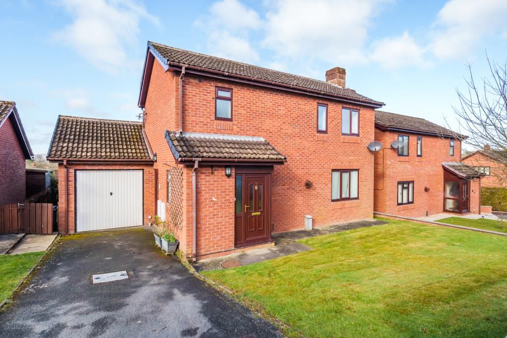 3 bed detached house for sale in Llandrindod Wells, Powys LD1, £250,000