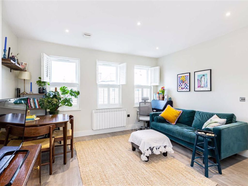 1 bed flat for sale in Aldworth Grove, London SE13, £275,000