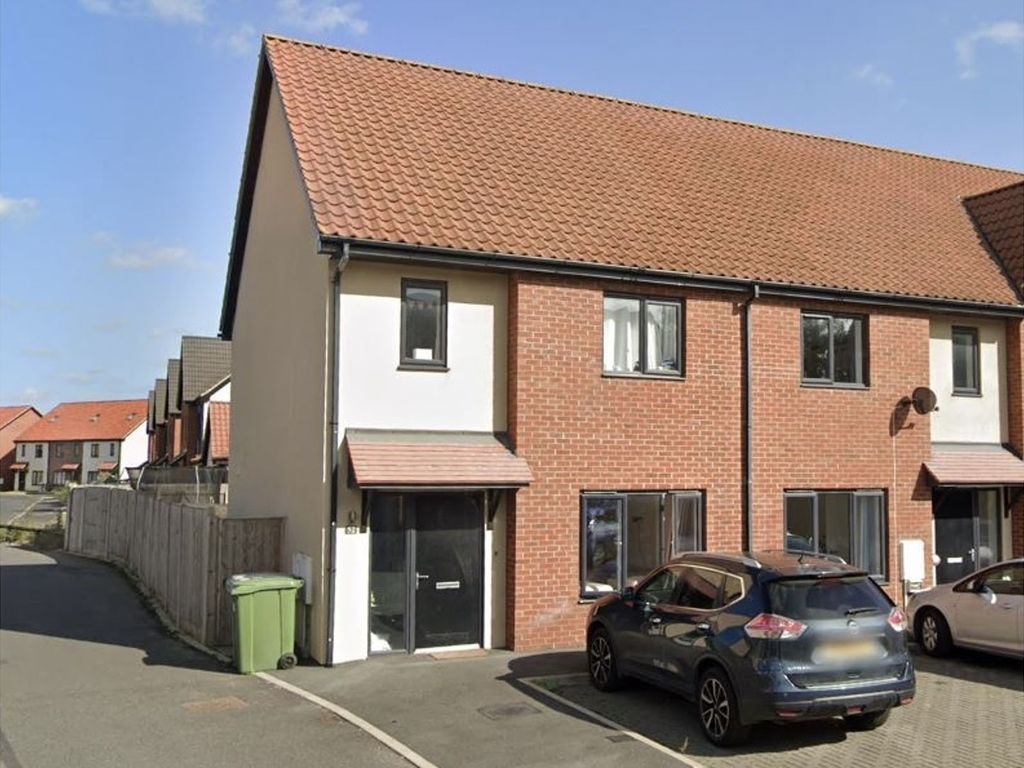 3 bed terraced house for sale in Sam Smith Way, Norwich NR13, £280,000