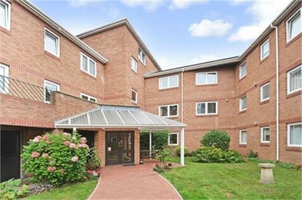 2 bed flat for sale in Church Road, Newton Abbot, Devon. TQ12, £125,000