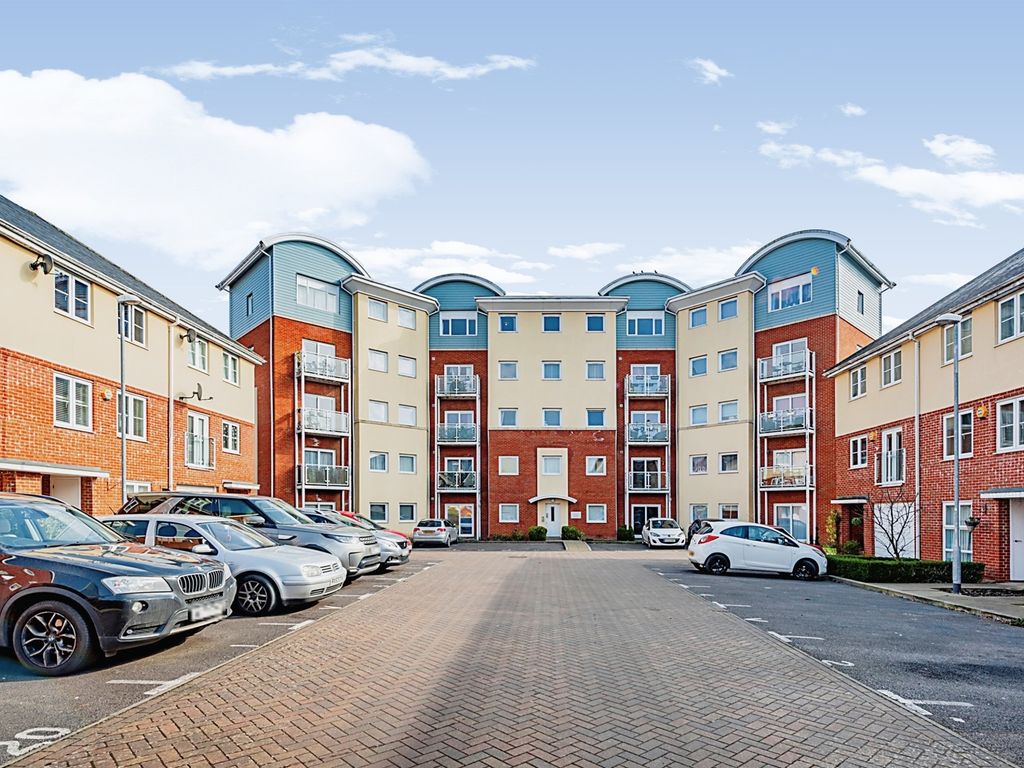 2 bed flat for sale in Yoxall Mews, Redhill RH1, £260,000