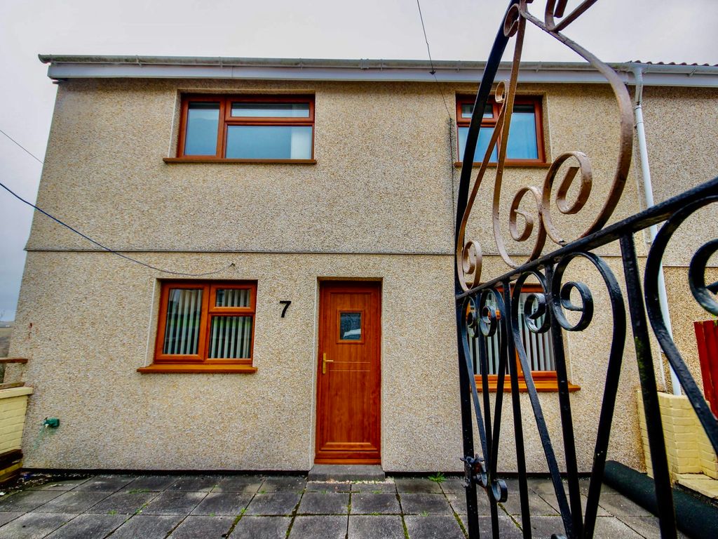3 bed terraced house for sale in Brynglas, Pontlottyn, Bargoed CF81, £104,999