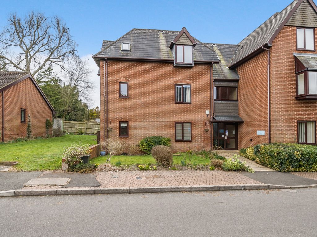 1 bed property for sale in Ashlawn Gardens, Winchester Road, Andover SP10, £110,000