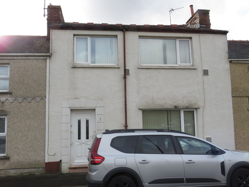 3 bed terraced house for sale in Exchange Row, Llanelli SA14, £125,000