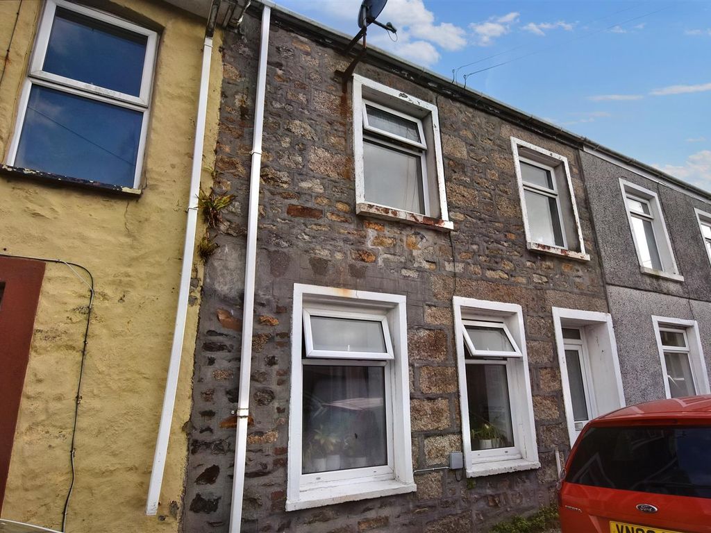 2 bed flat for sale in East Charles Street, Camborne TR14, £95,000