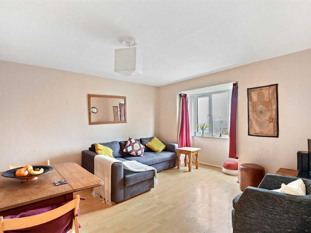 2 bed flat for sale in Jasmine Grove, London SE20, £300,000