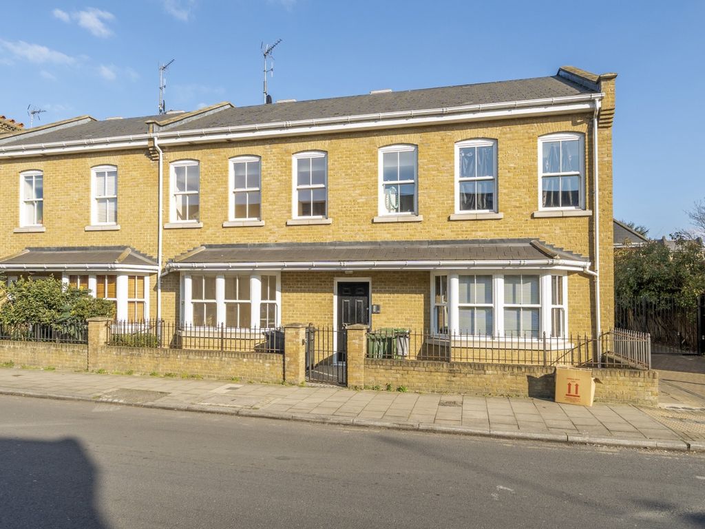 1 bed flat for sale in Malpas Road, London SE4, £275,000
