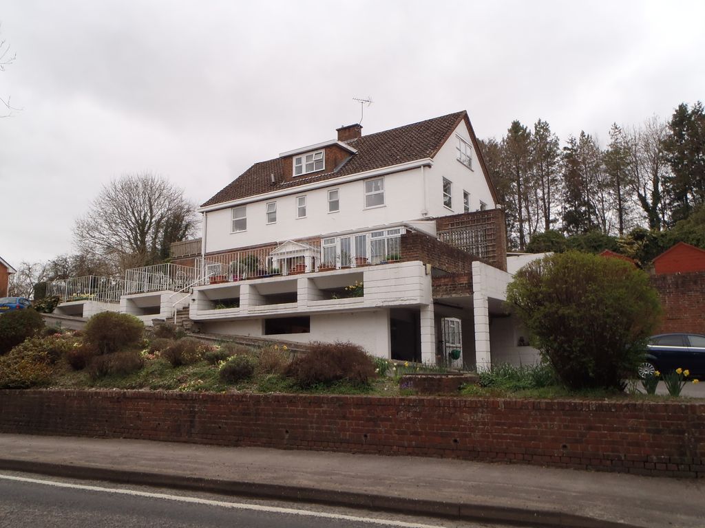 1 bed flat for sale in Main Road, Winchester SO21, £148,000