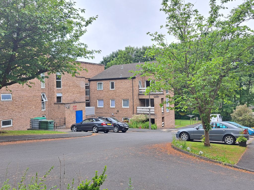 2 bed flat for sale in Frizley Gardens, Frizinghall, Bradford, West Yorkshire BD9, £62,500