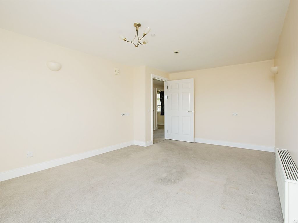 2 bed property for sale in Westbury Lane, Newport Pagnell MK16, £220,000