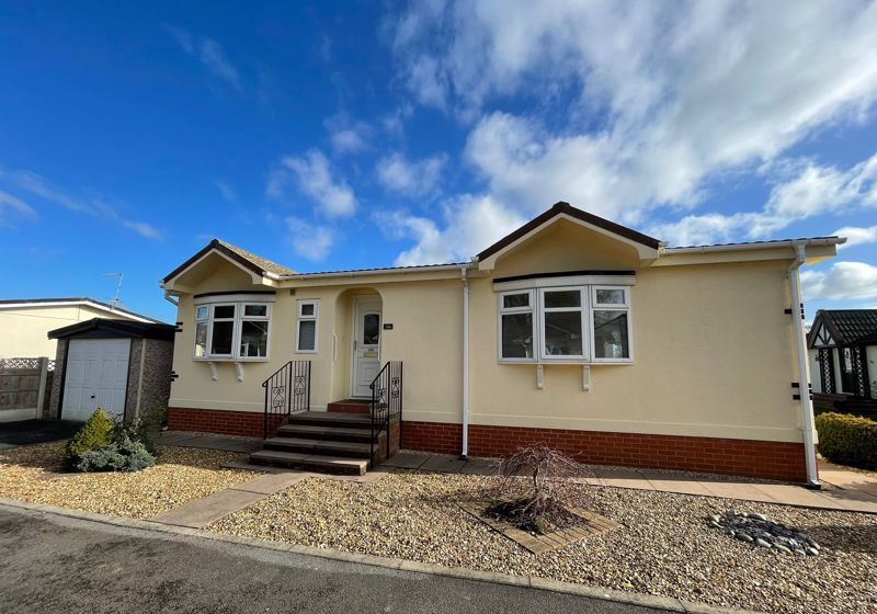 2 bed mobile/park home for sale in The Meadow, Mount Pleasant Residential Park, Goostrey CW4, £170,000