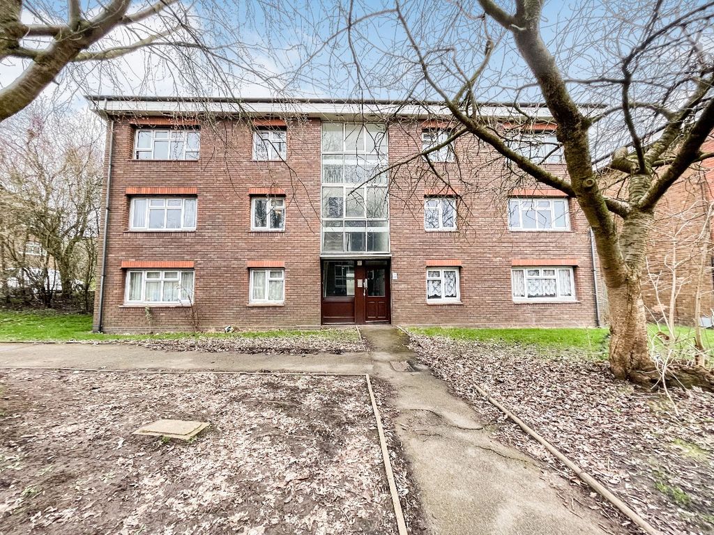 1 bed flat for sale in Lindsey Place, Brierley Hill DY5, £79,950