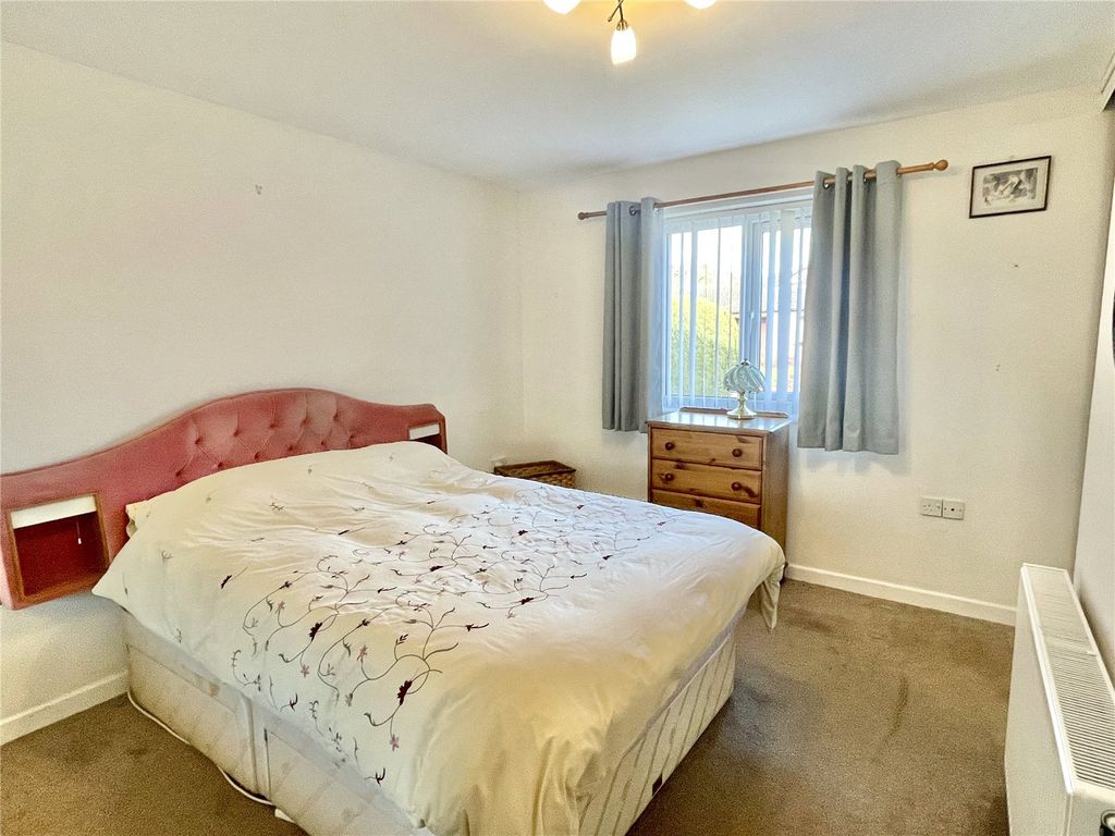 2 bed bungalow for sale in Maes Uchaf, Llansantffraid, Powys SY22, £220,000