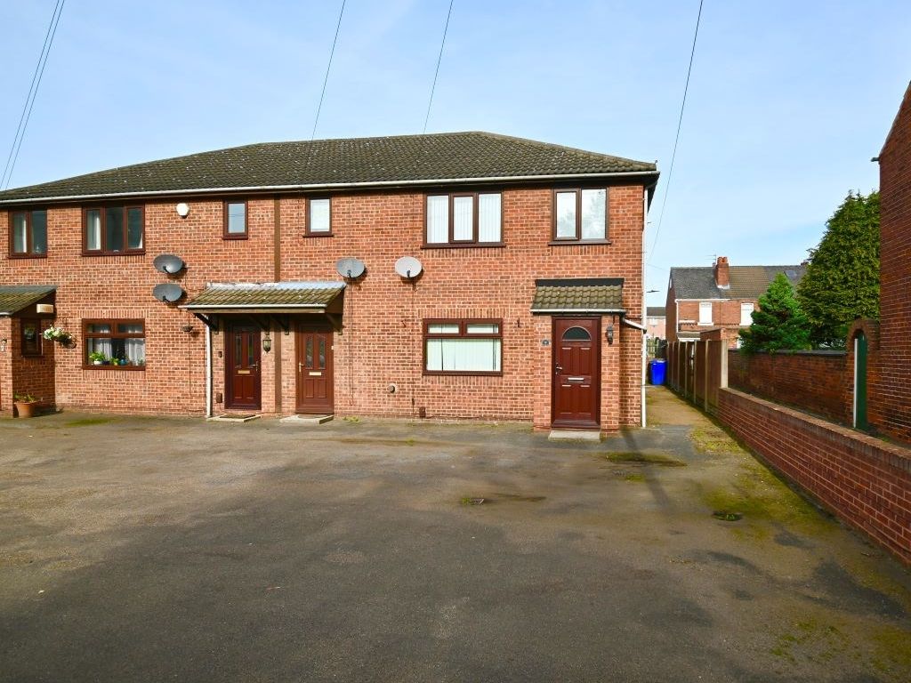 2 bed flat for sale in Church Street, Bentley, Doncaster DN5, £90,000